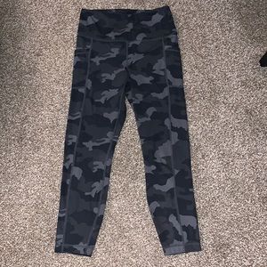 LIKE NEW 90 Degrees Camo Leggings